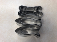 Dog_bones_and_fish_cookie_cutters